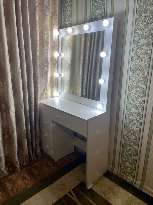 Продам гримерный стол