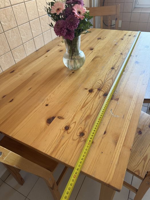 Set masă din lemn masiv cu 4 scaune