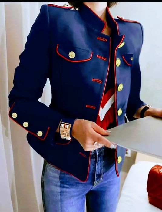 Sacou bleumarin super model, accesorii aurii