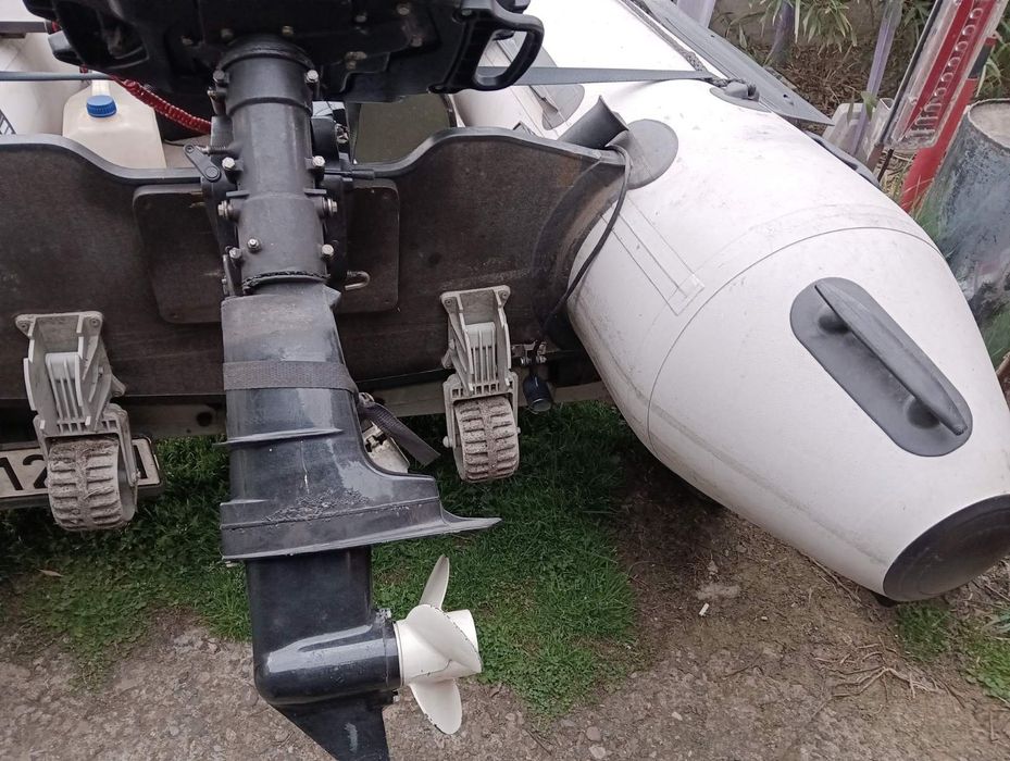 Риболовна лодка в комплект с колесар и сонар