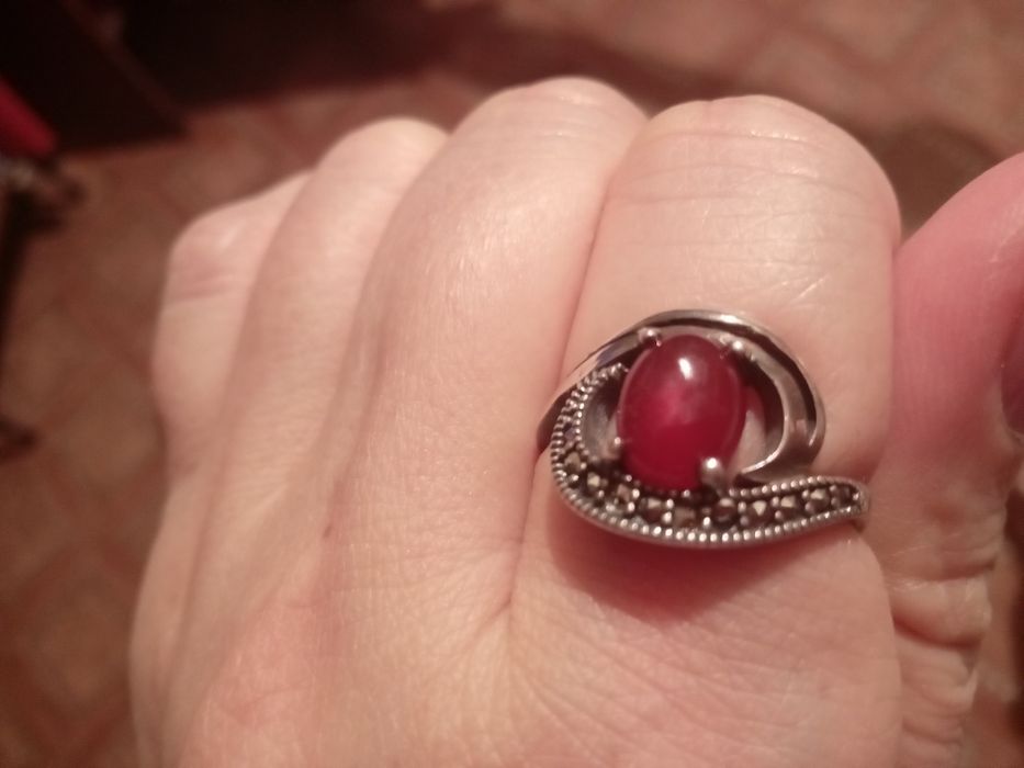 Продам гарнитур из серебра с сердоликом