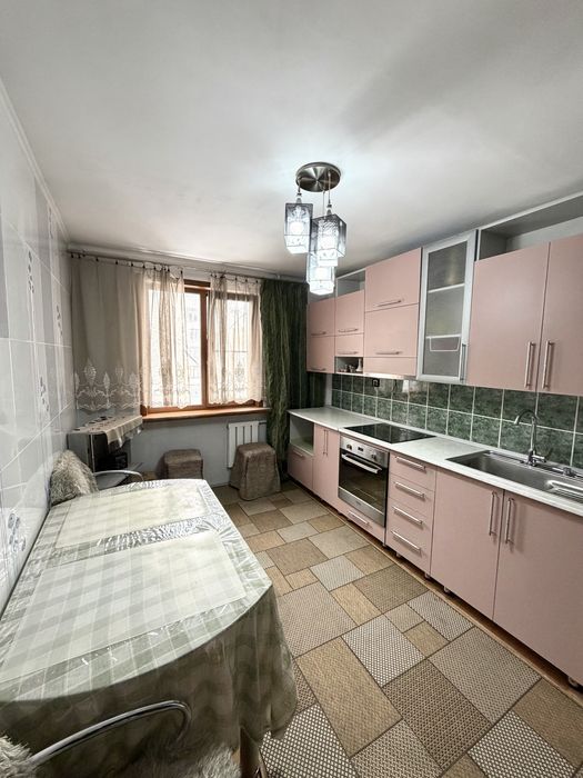 Продам 3-х комнатную квартиру ул. Новаторов 2