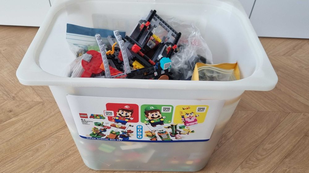 Lego Super Mario комплекти с общо над 10,000 части