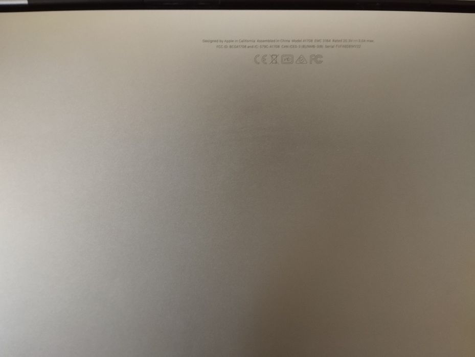 MacBook Pro  рабочий коробки нету но гарантия есть