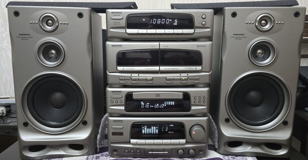 Муз центр Daewoo Ami 940.