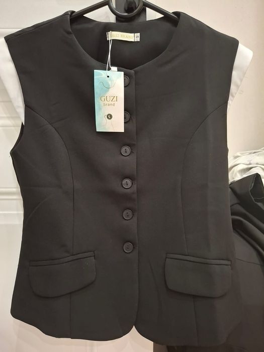 Жилетка черного цвета