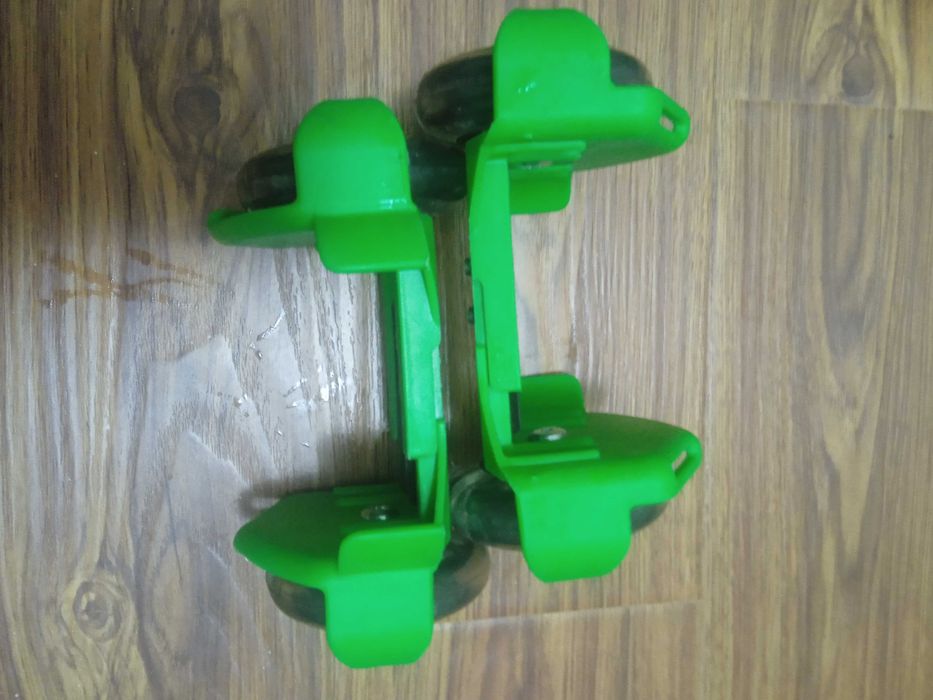 Ролики на пятку светящиеся регулируется размер.