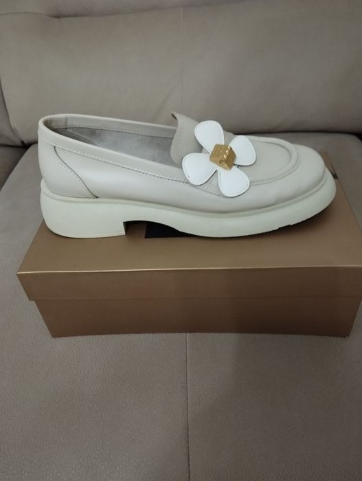 Лоферы женские, бежевые