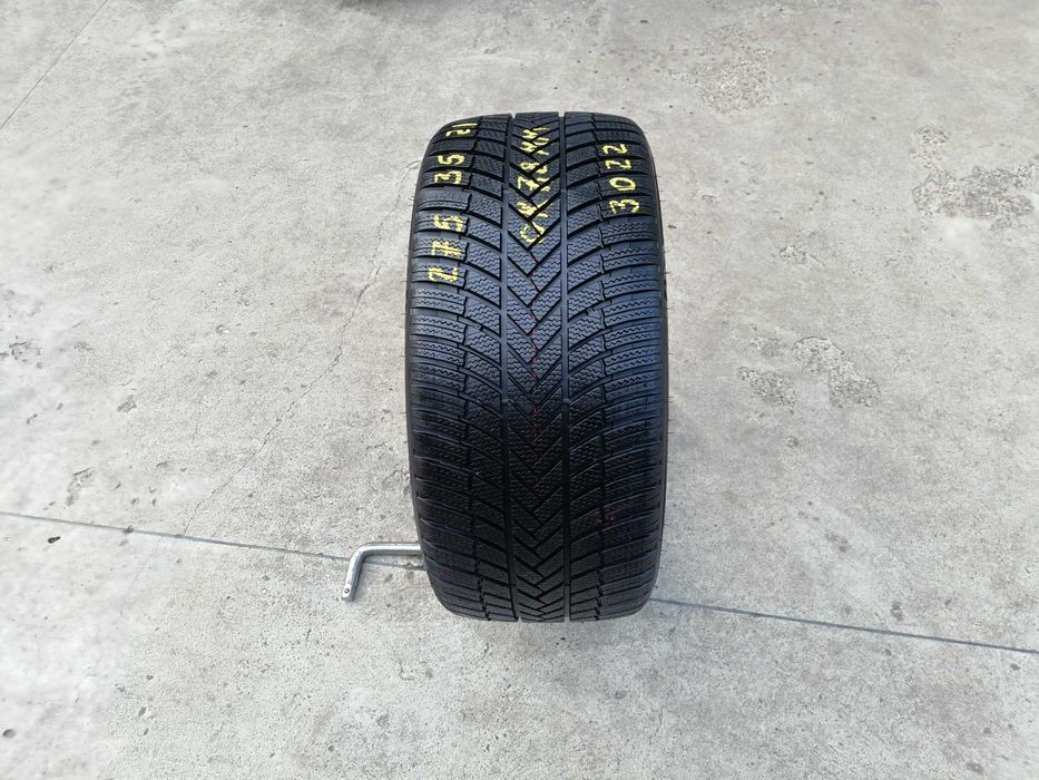 O anvelopa de iarna 275 35 21 bridgestone blizzak LM005 7,8 mm 3022
