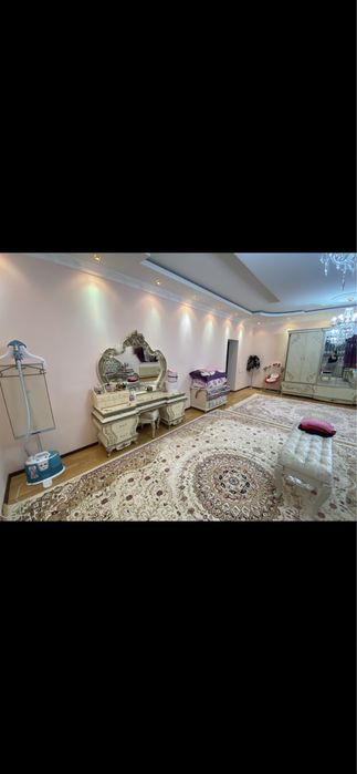 Продается спальный гарнитур