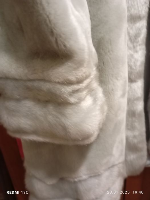 Haina elegantă de blana gri nouă mar L