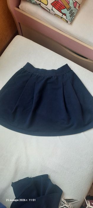 Отдам юбки и рубашку