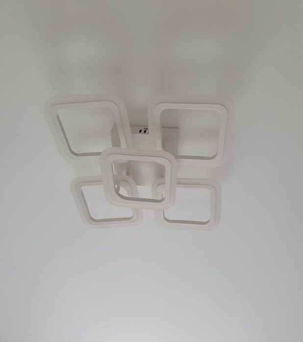 Продам люстру потолочную