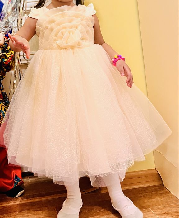 Продам платье для девочек нарядное