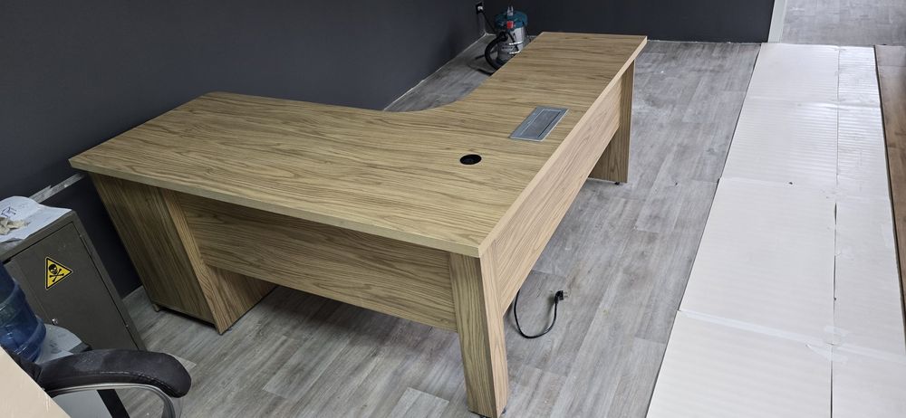 Офисные столы угловые 2 штуки