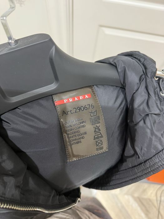 Продам куртку PRADA оригинал