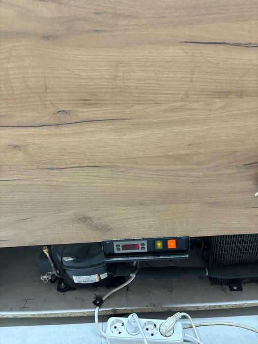 Витрина Холодильная  для кофейни