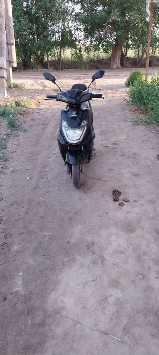 Elktrony skuter sotiladi