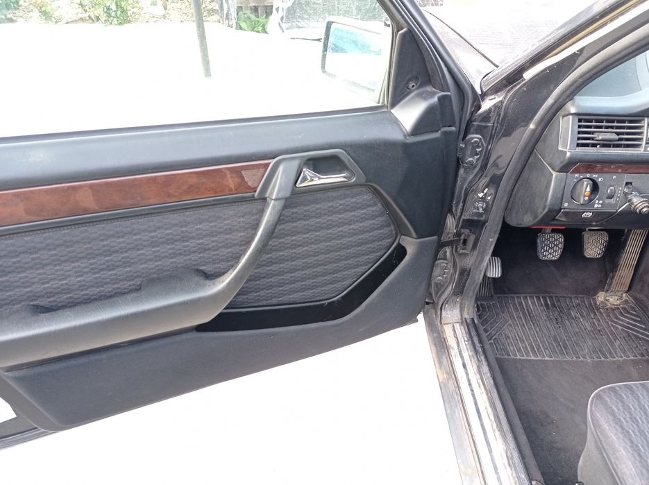 Mercedes Мерцедес  w124 200e 122к.с на части.