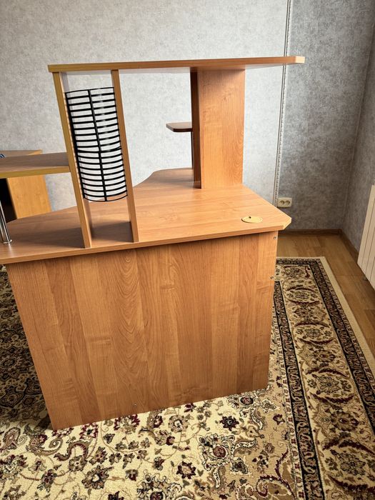 Продам компьютерный стол