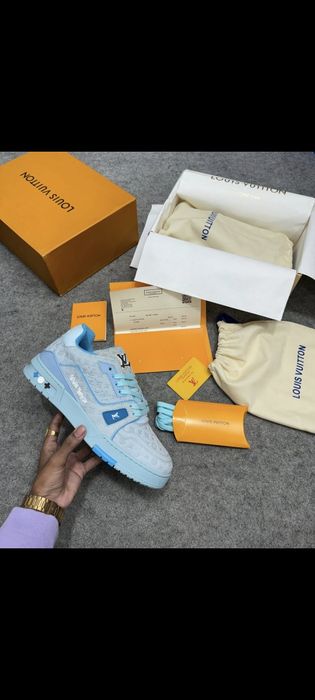 Louis Vuitton обувки