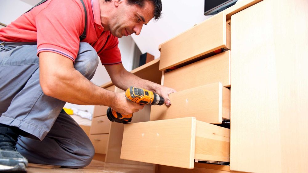 Сборка, разборка мебели любой сложности и производства.