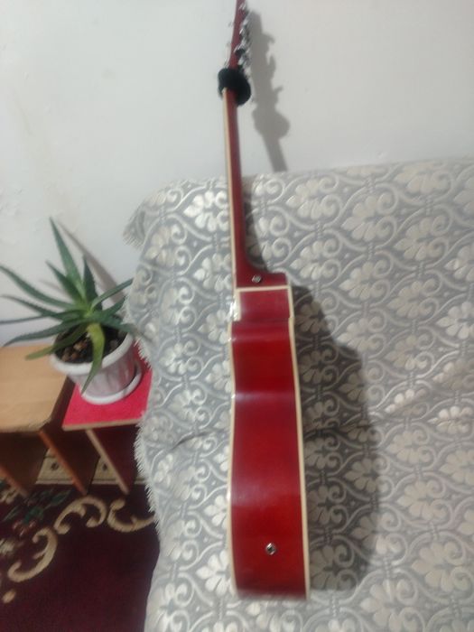 Продаётся акустическая гитара в хорошем состоянии