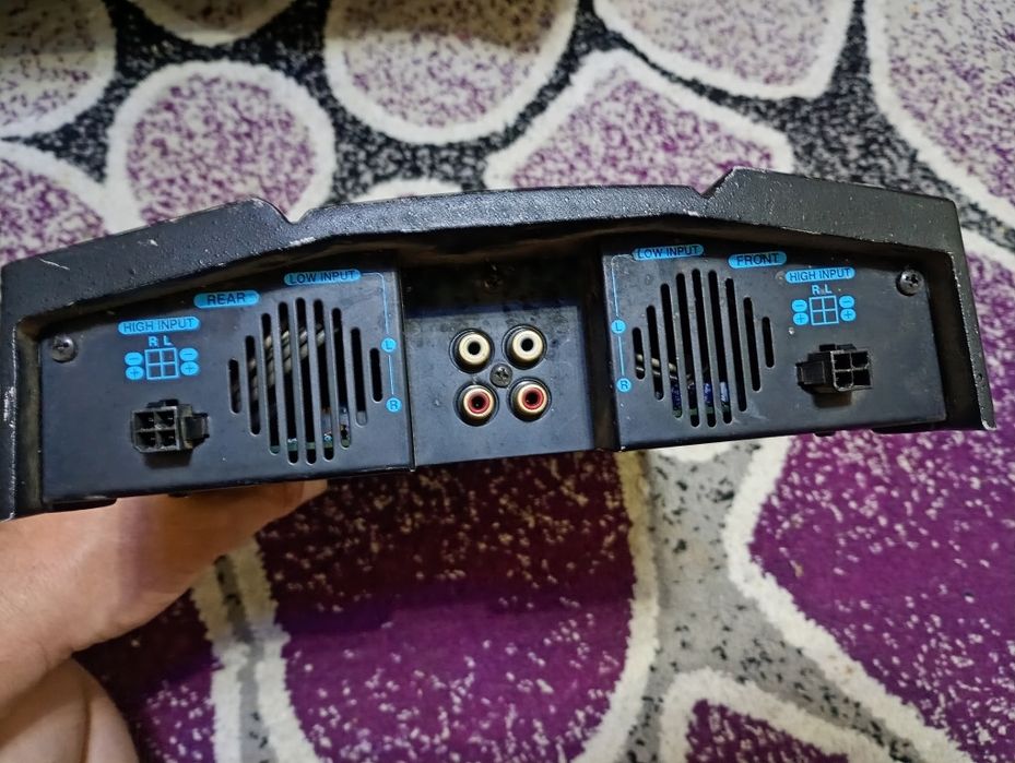 Продам усилитель в авто