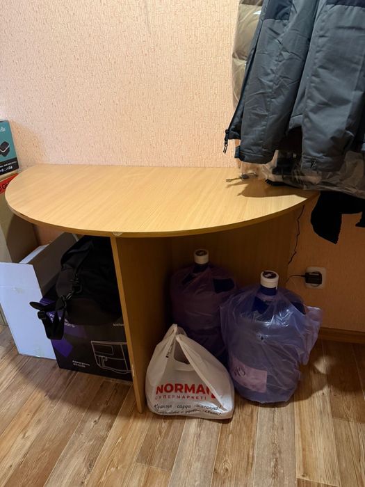 Столы бесплатно.