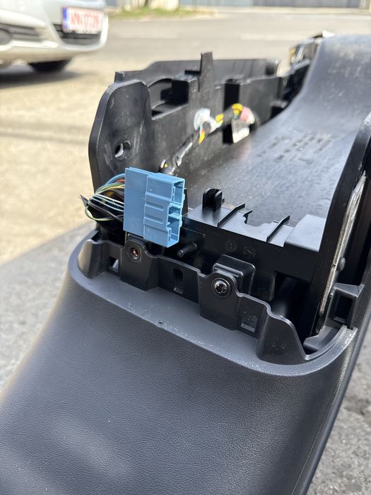 Vând consola centrala tesla model 3