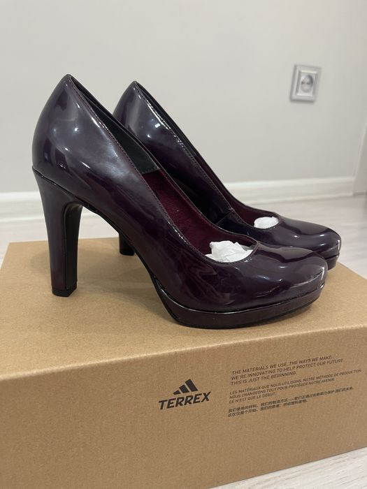 Женские новые туфли