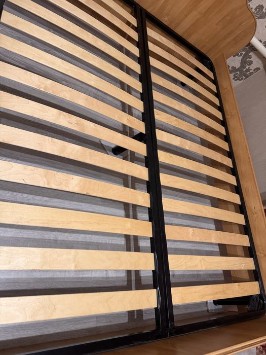 Кровать с матрасом