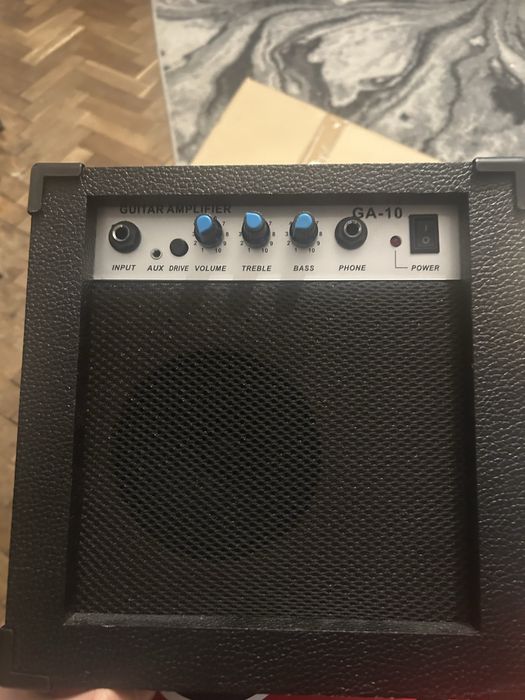 Електрическа китара с усилвател и калъф комплект