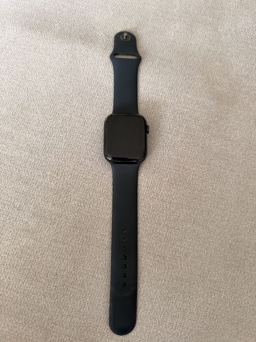 Apple Watch Series 8, 45mm – Отлично състояние + зареждащ кабел