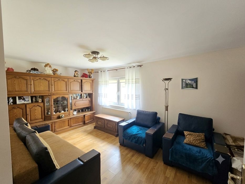 Vând apartament 4 camere