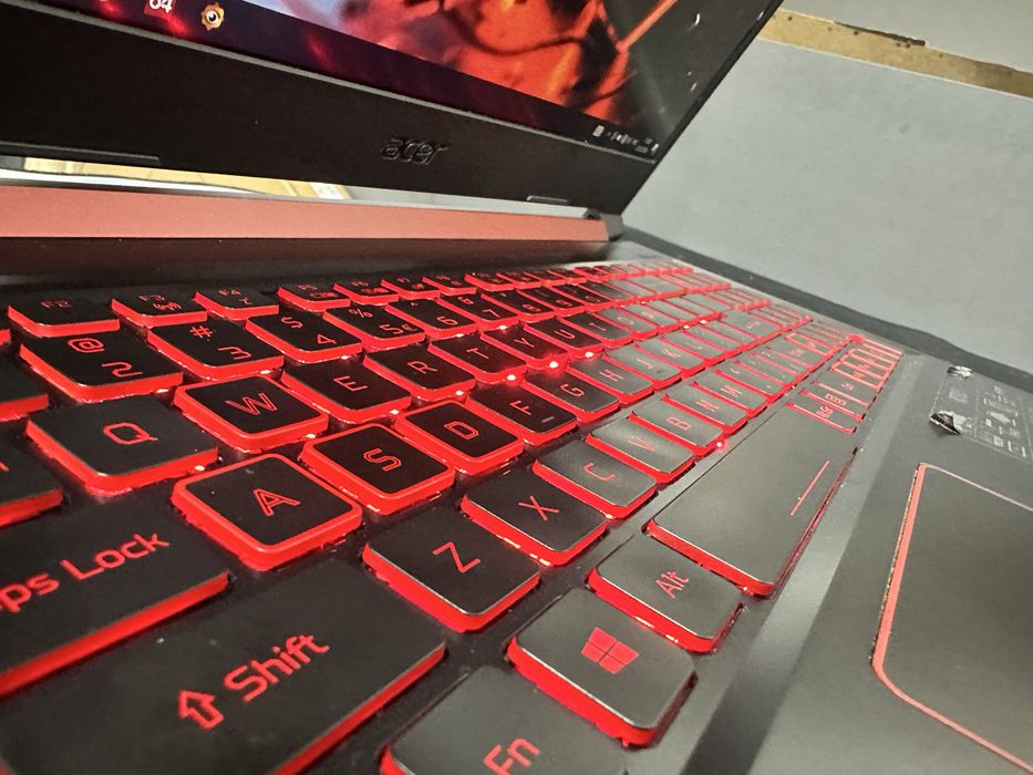Мощный игравой ноутбук Acer Nitro 5 i5-9300H 8/256 GTx1650(4GB)