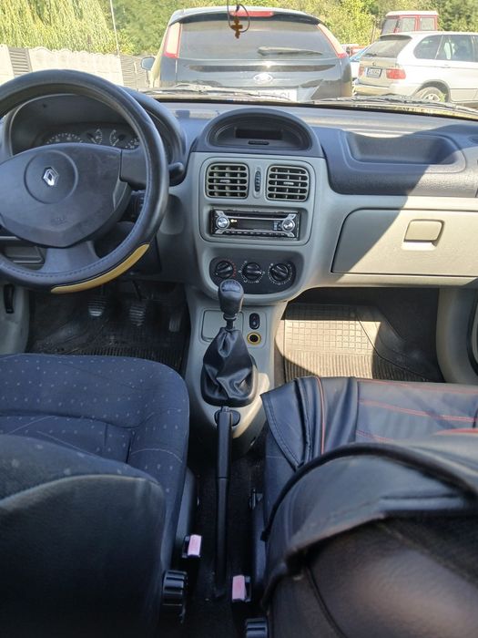 Vând Renault Clio