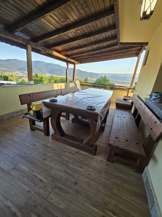 Ръчно изработени маси и пейки масив