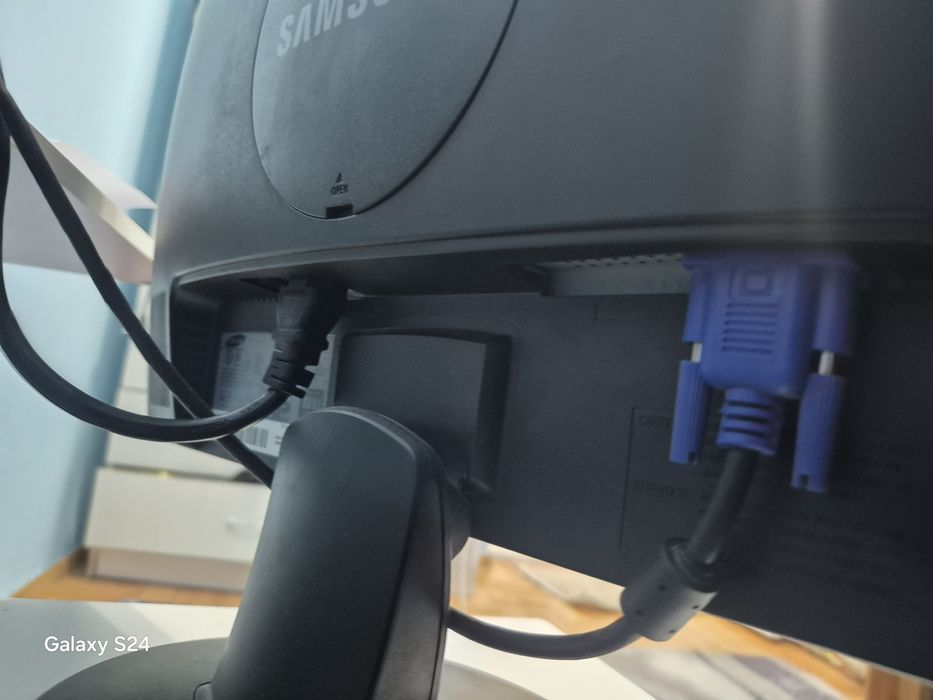 Монитор Samsung VGA срочно