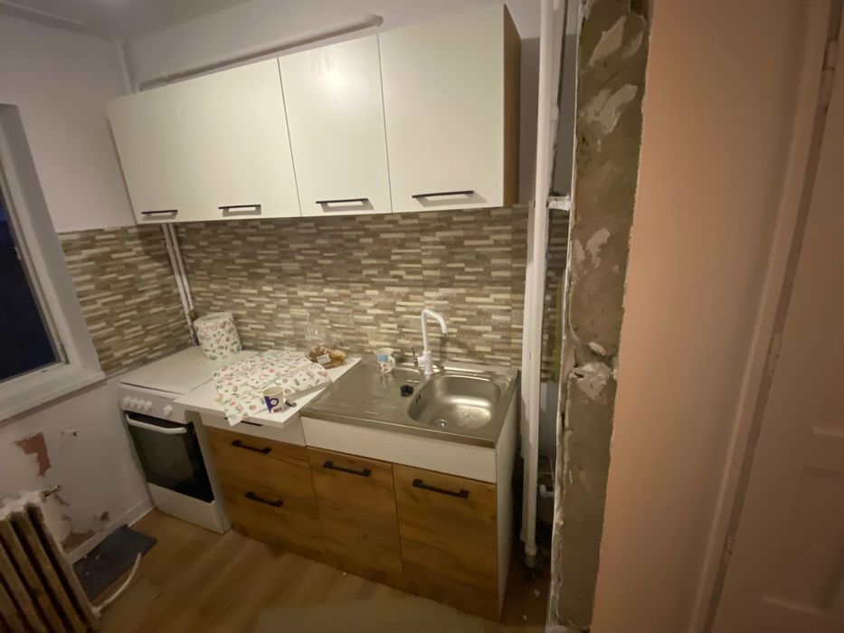 Montez uși , mobila de bucatarie , parchet