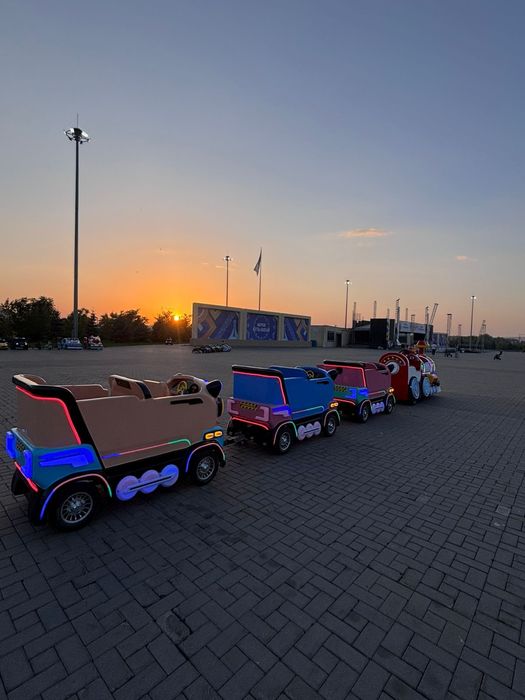 Паровоз, поезд,  паровозик Аттракцион