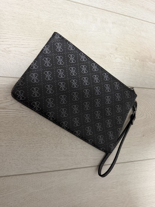 Чанта на Guess