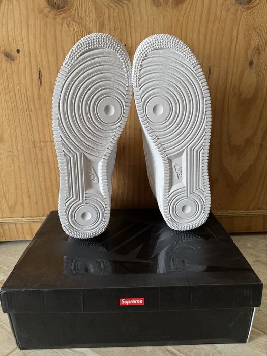 Nike Air Force 1 x Supreme White