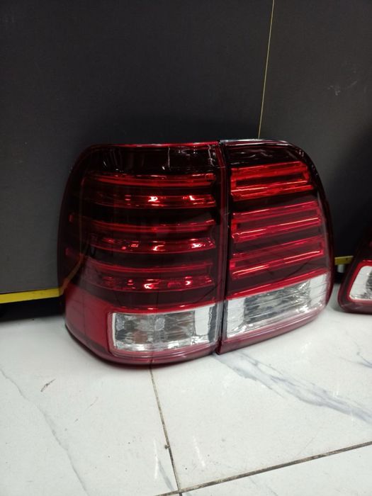 Задние фонари Lexus Lx470