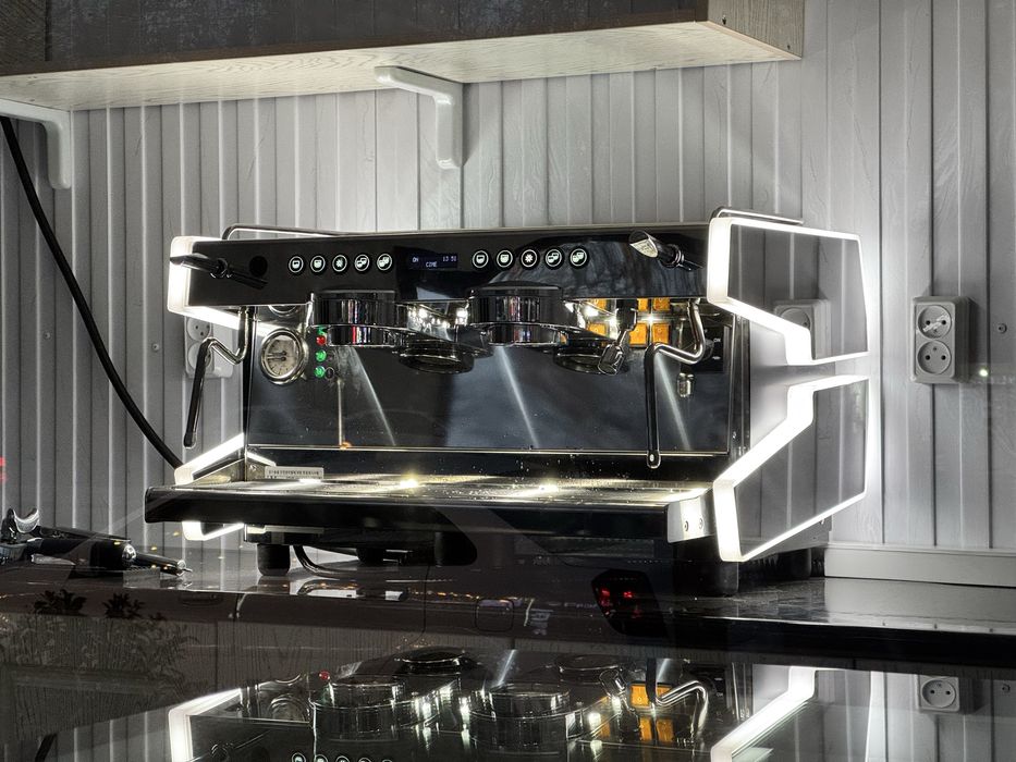 Simonelli coffe aparat kofi aparat simoneli