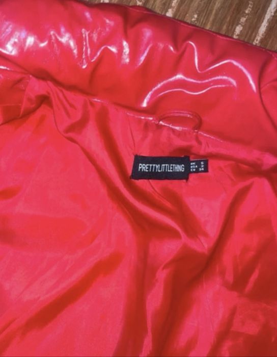 Jacheta roșie Pretty little thing ,marimea 36 , purtata