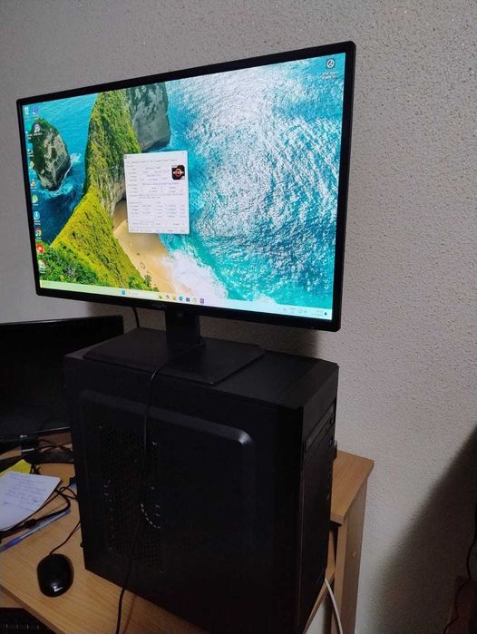 unitate centrala si monitor calculator pc