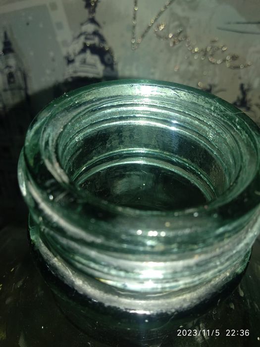 Бутыль стеклянный