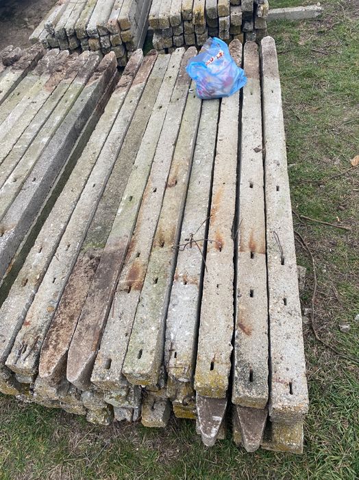 Продавам циментови колове.