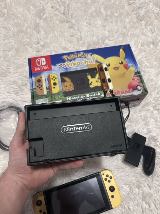Nintendo Switch V1 – Ediție Pokémon Let’s Go Pikachu/Eevee (complet)